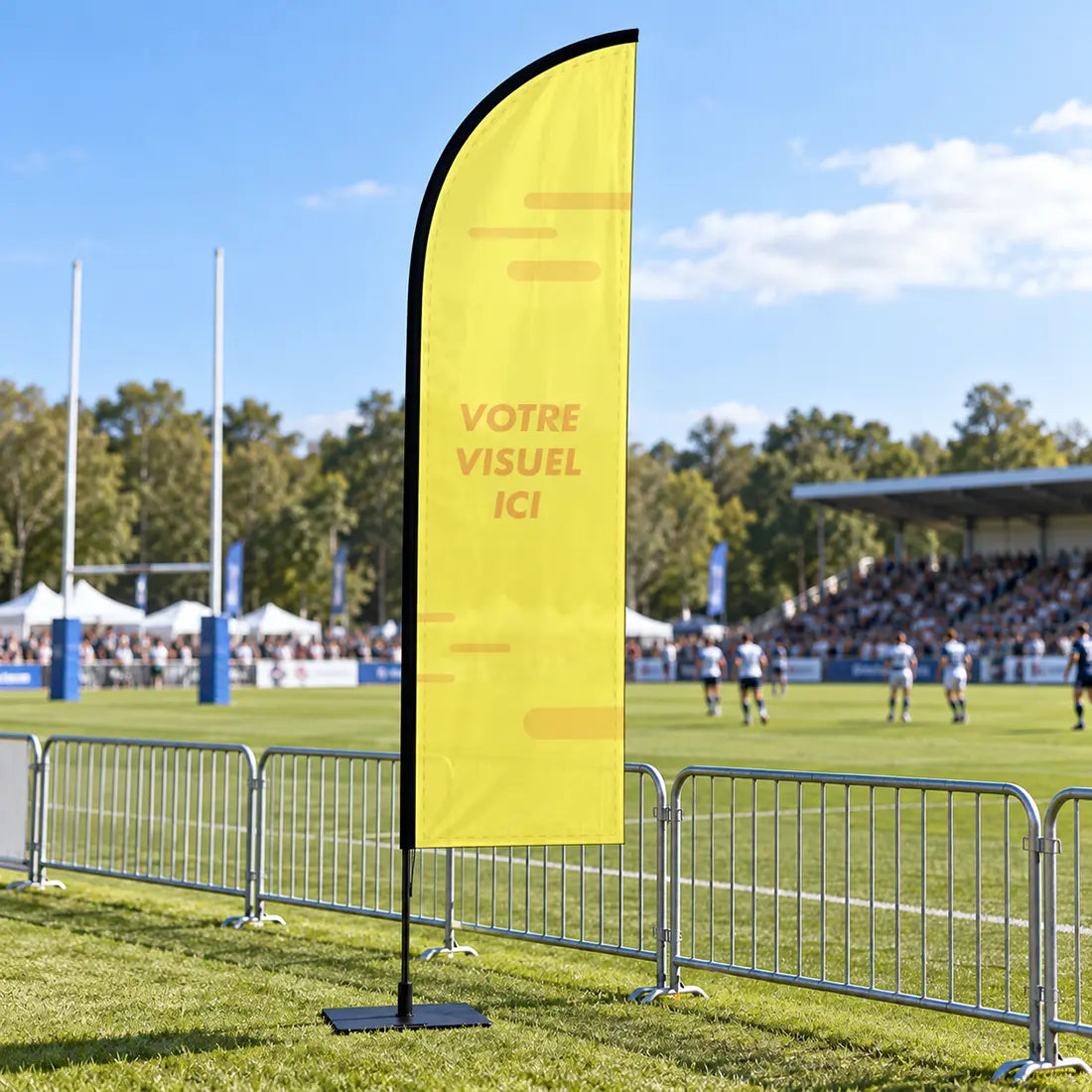 Oriflamme plume 3,51 m personnalisable au bord d'un stade